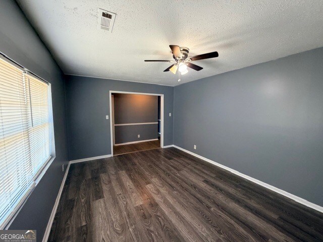 Building Photo - 2620 Cumberland Dr