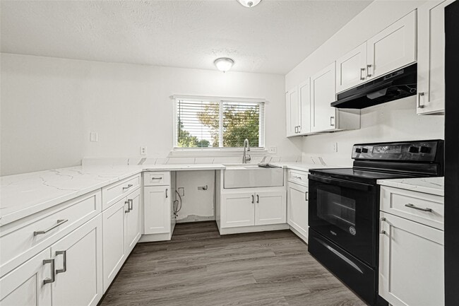 Building Photo - 8610 Timber View Dr