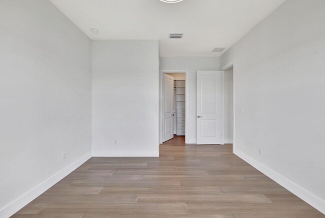 Building Photo - 8660 W Parkland Bay Trl
