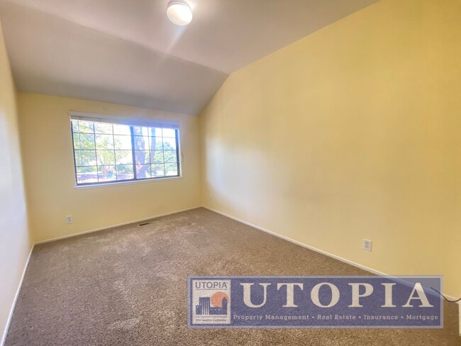 Building Photo - Spacious 2Bd/2Ba Townhouse with Loft in Ga...