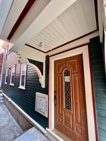 Building Photo - 46 Aspinwall Ave