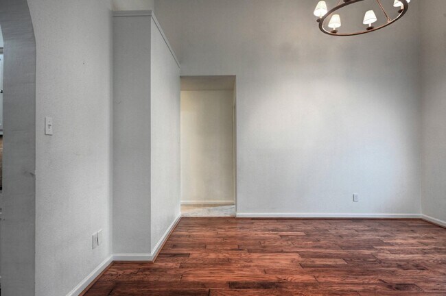 Building Photo - 9859 Meadow Bend Ln