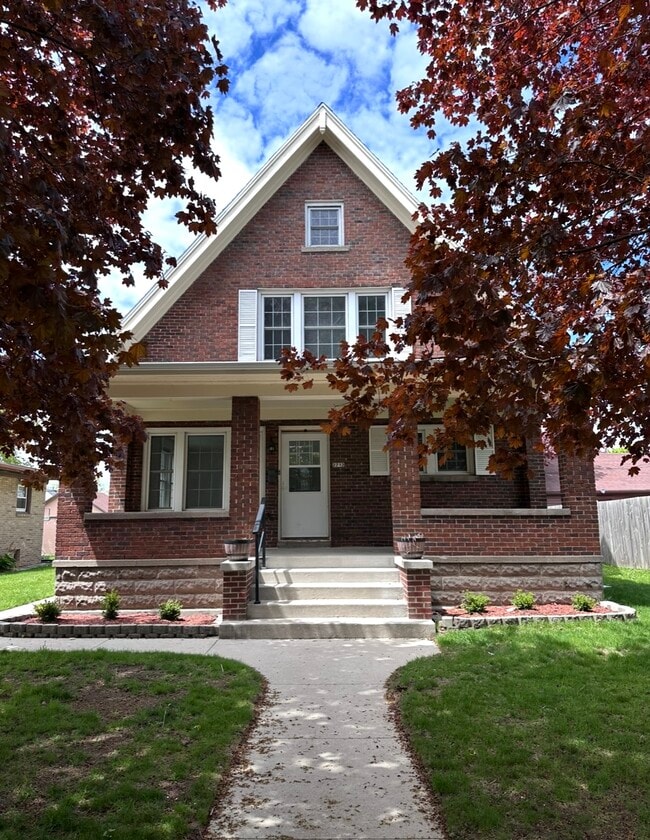 Building Photo - 2712 S 9th St
