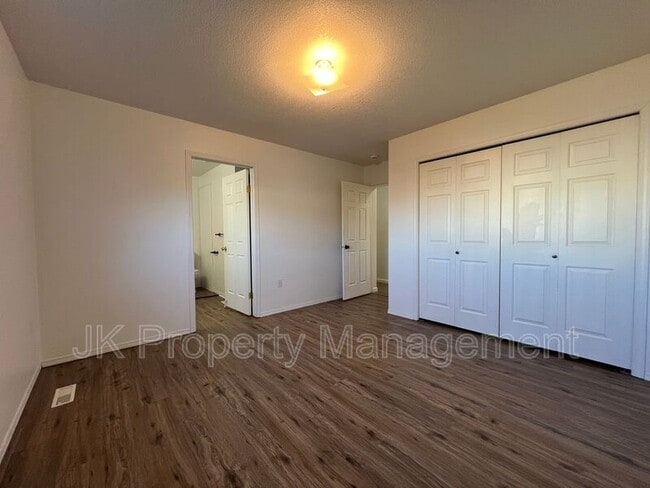 Building Photo - 2516 15th St S