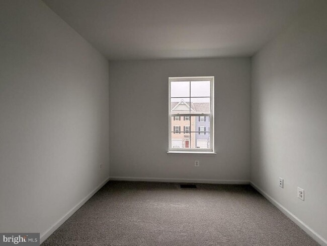 Building Photo - 453 Husky Trl