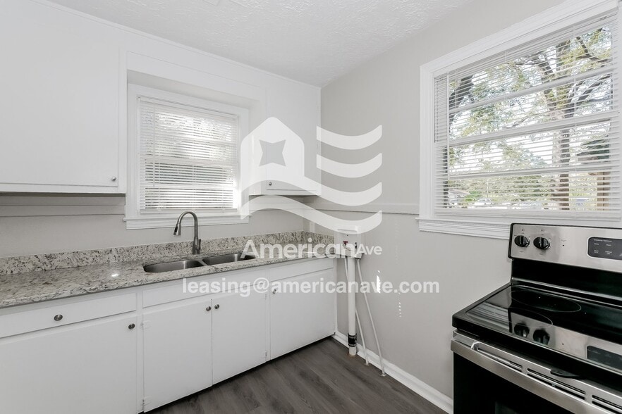 Building Photo - 2434 Pye Ave