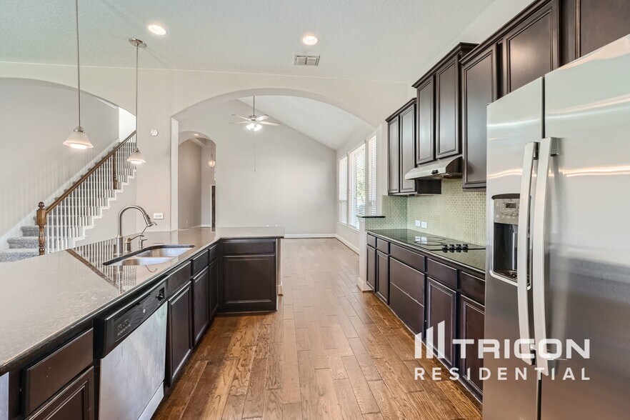 Building Photo - 810 S Sheridan Blvd