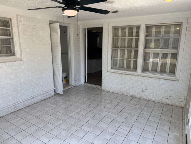 Building Photo - "Spacious 4-Bedroom Home with 2 Full Baths in Lubbock – 1,984 Sq Ft of Comfort!"