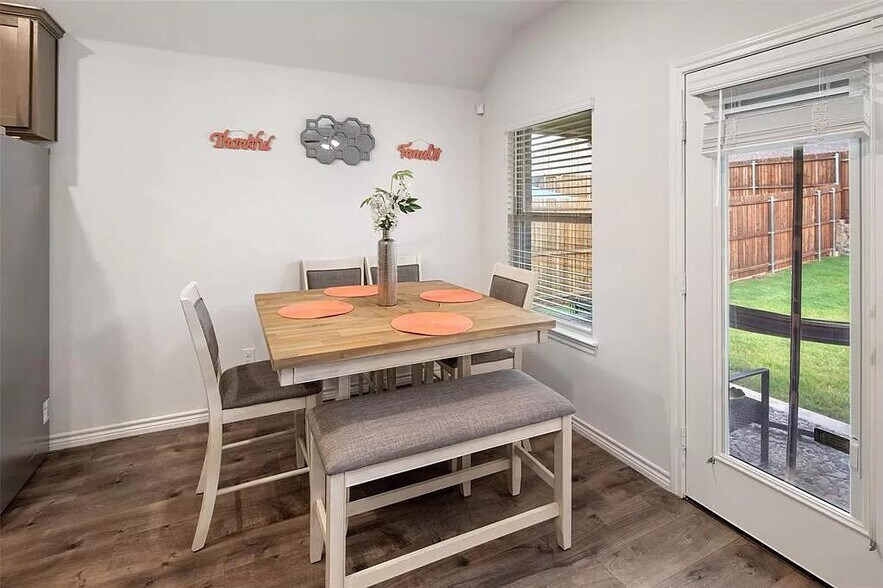 Building Photo - 604 Saddle Club Way