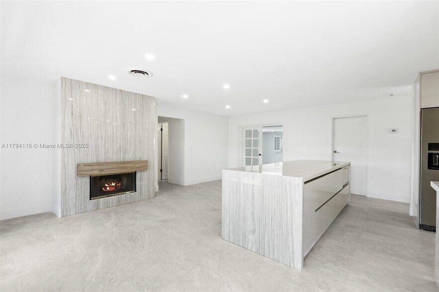 Building Photo - 2070 NE 54th Ct
