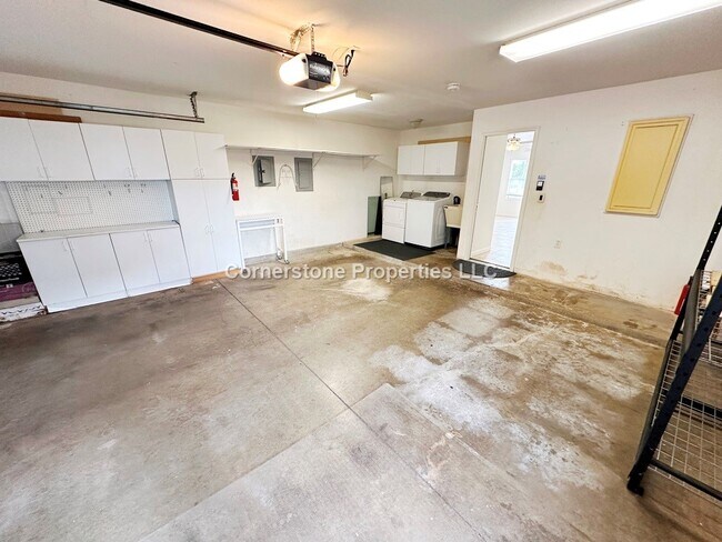 Building Photo - 94-711-711 Lumiaina St