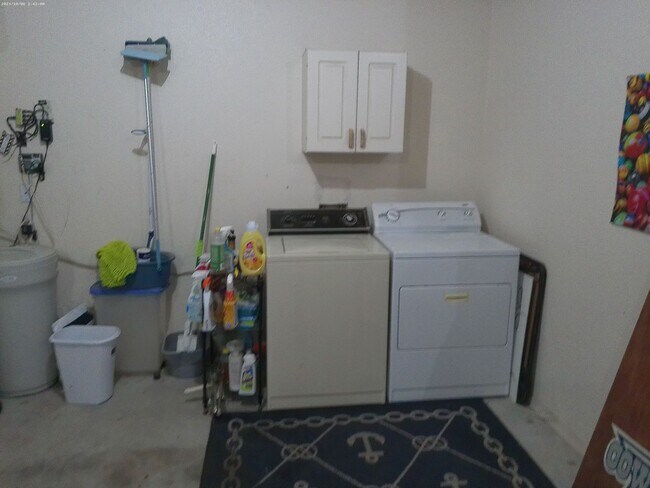 Building Photo - 3501 Iroquois Dr