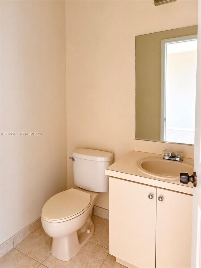 Building Photo - 641 E Mowry Ct