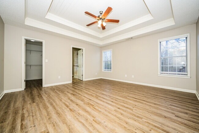 Building Photo - 201 Retour Cir