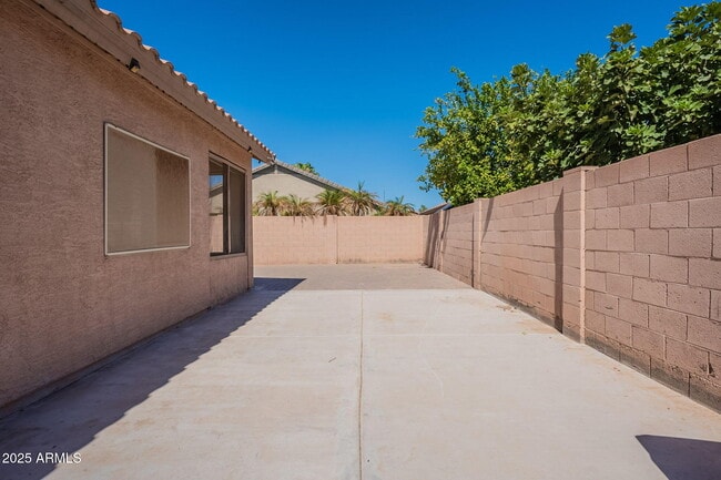 Building Photo - 11820 W Cambridge Ave