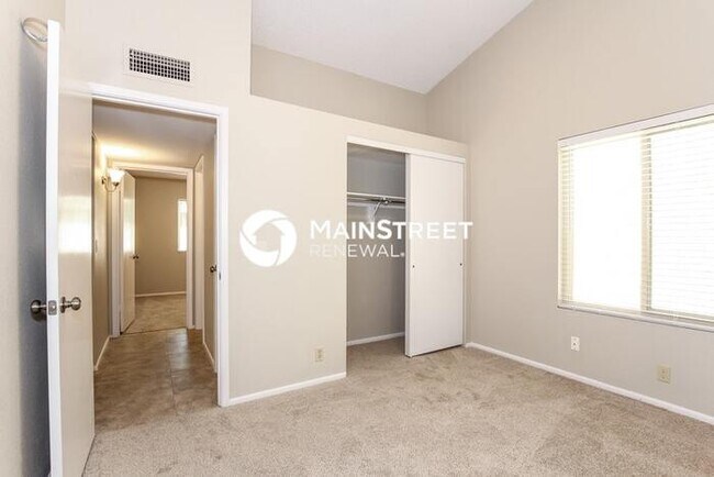Building Photo - 3 Bedroom Pet-Friendly Home in Glendale, AZ with Main Street Renewal