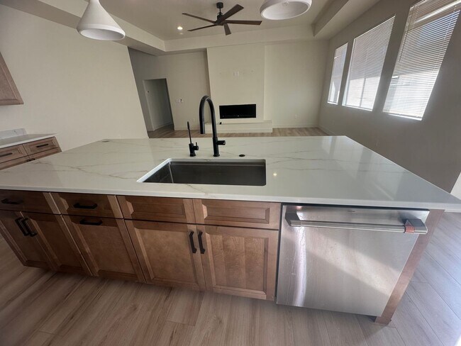 Building Photo - Beautiful New 4 Bedroom Home in Cedar City!