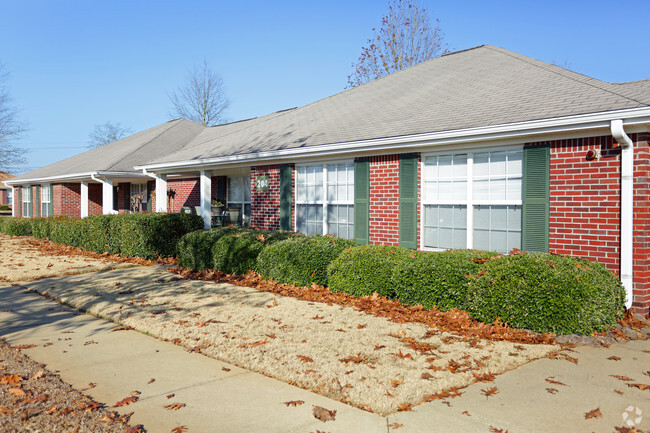 Building Photo - Court Manor Apartments