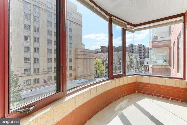 Building Photo - 2400 Clarendon Blvd