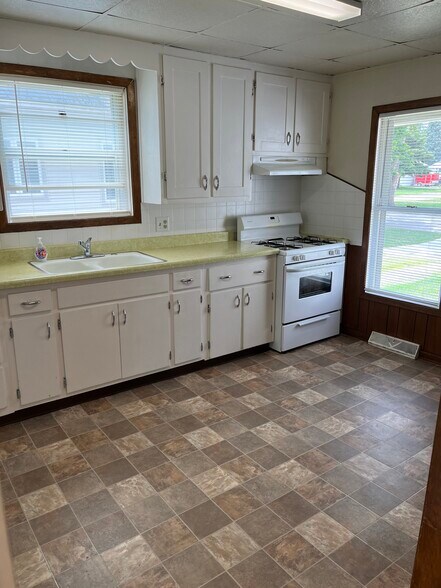 Kitchen 2 - 200 6th Ave SW