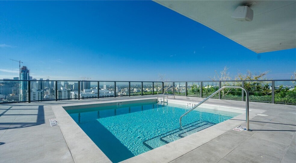 ROOF TOP POOL - 1600 NE 1st Ave