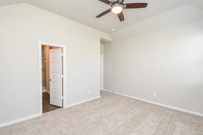 Building Photo - 14042 Chinook Dr