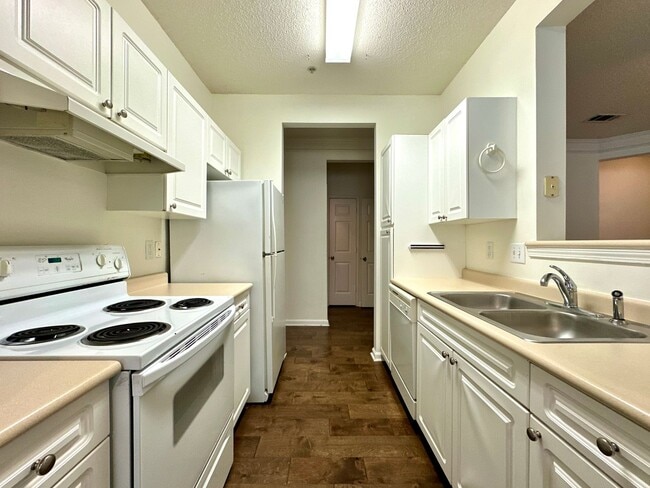 Building Photo - 2 Bedroom, 2 Bath Condo in Southampton Poi...