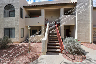 Building Photo - 3 Bedroom 2 Bath Las Brisas Condo