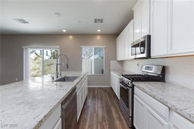 Building Photo - 544 Mossy Cup St