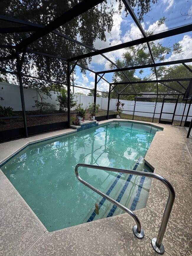 Building Photo - Meadow Woods Pool Home