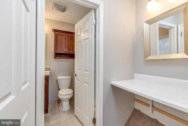 Building Photo - 6204 Red Haven Dr