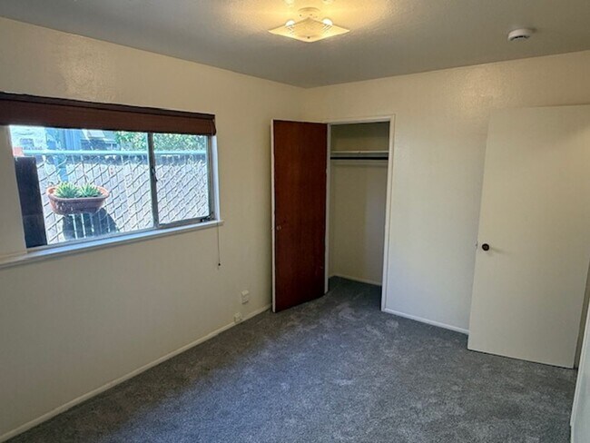 Building Photo - Central Richmond 2-Bedroom Home Near City ...