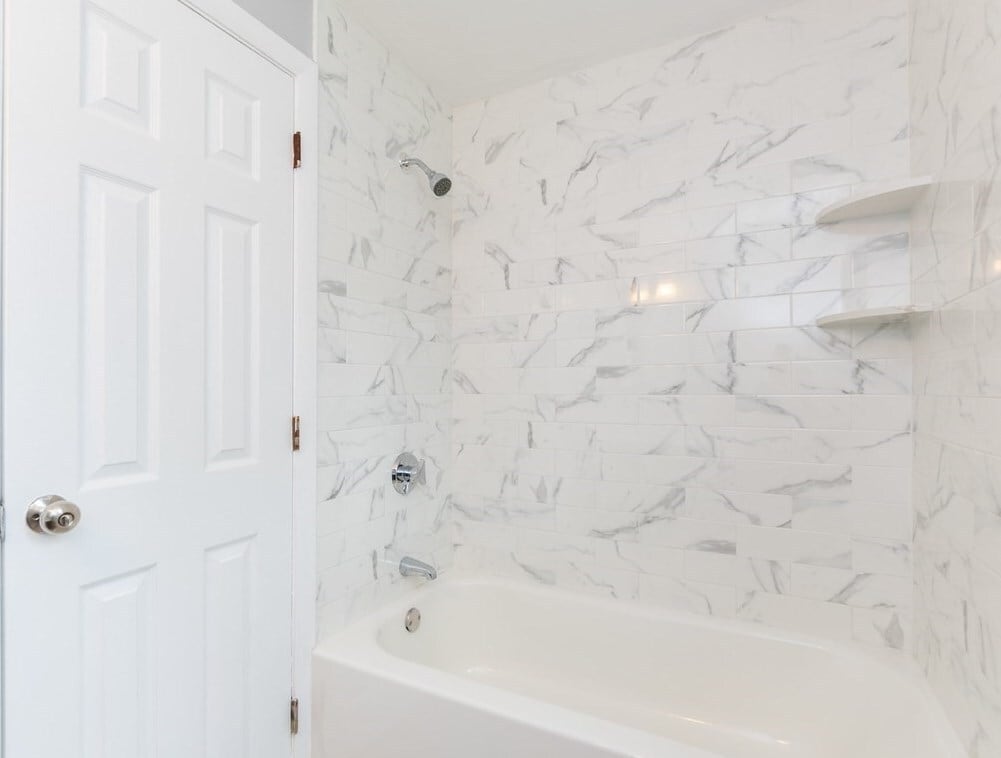Main bathroom - 52 Wilson Dr