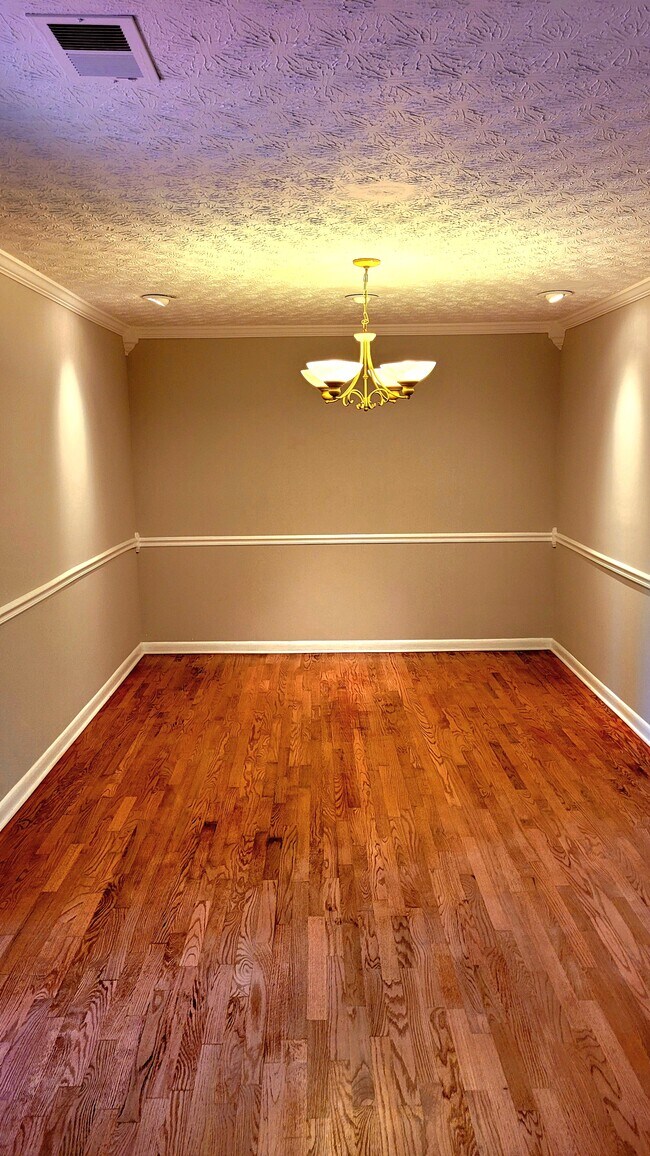 Building Photo - 2915 Lajean Dr