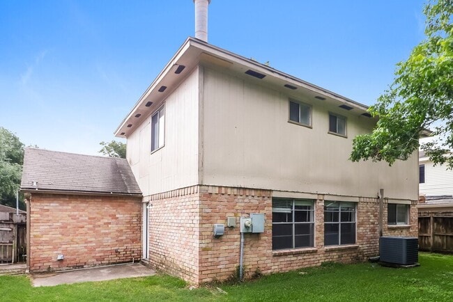 Building Photo - 11923 Yeatmah Ln