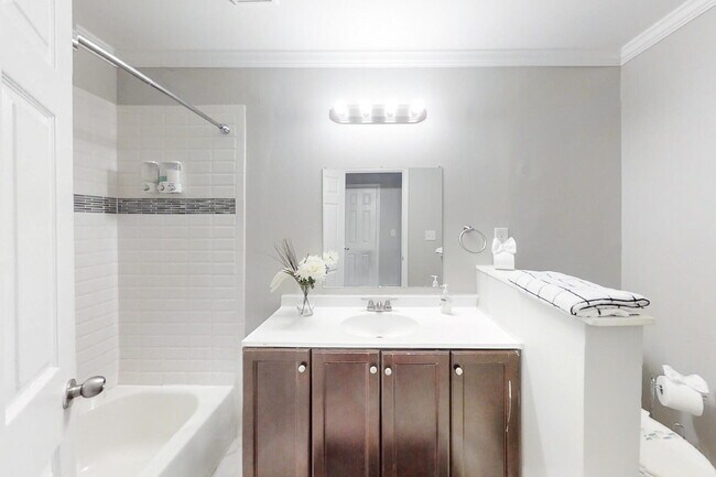 Building Photo - THE AKRIDGE | Newly-renovated & high-quality Atlanta Home! Top-of-the-line finishes, granite coun...