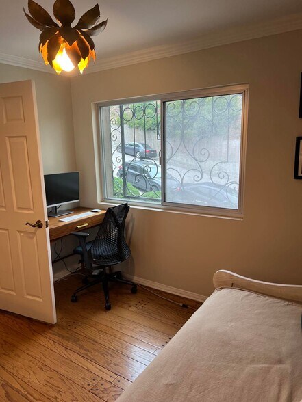 Building Photo - 6752 Hillpark Dr