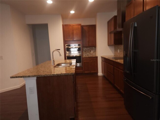 Building Photo - 3230 Stratton Cir