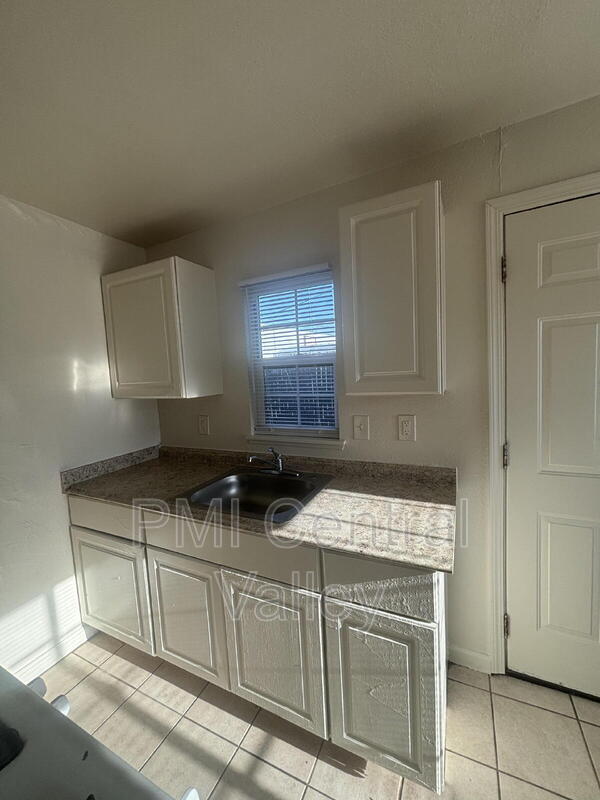Building Photo - 1302 N Filbert St