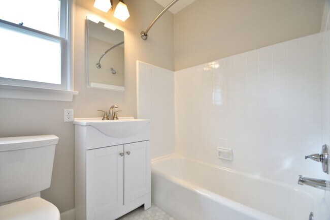 Building Photo - 1350