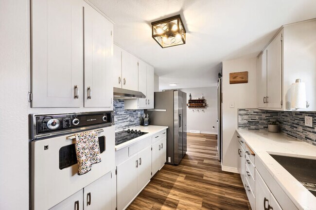 Building Photo - 2118 Monteagle St