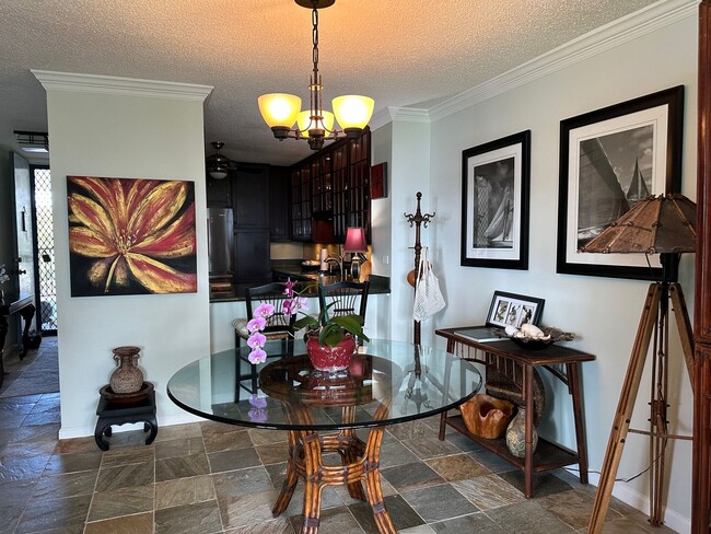 Building Photo - Spacious1BR/2BA In Prime Location