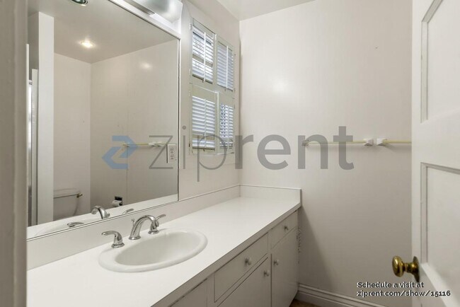 Building Photo - 632 Acacia Ln