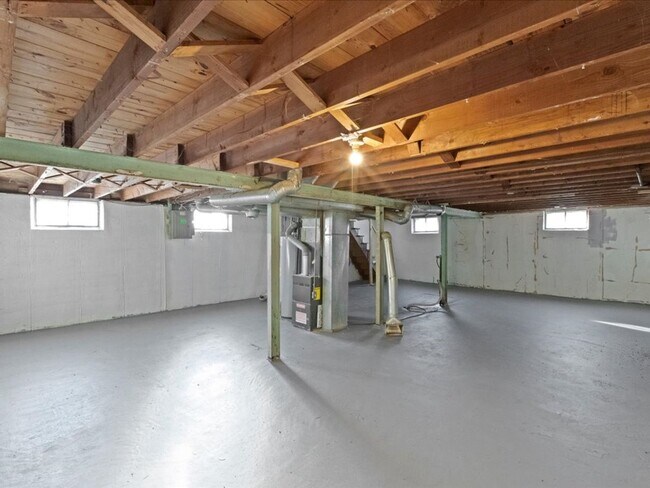 Building Photo - 1324 Odessa Dr