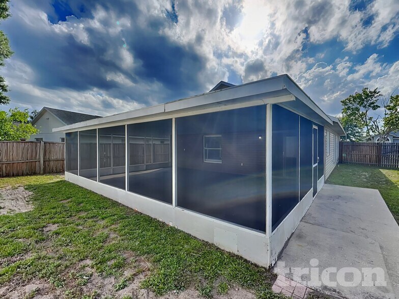 Building Photo - 9743 Red Clover Ave