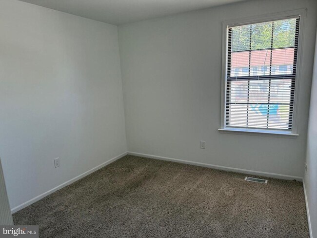 Building Photo - 1042 Baywood Dr