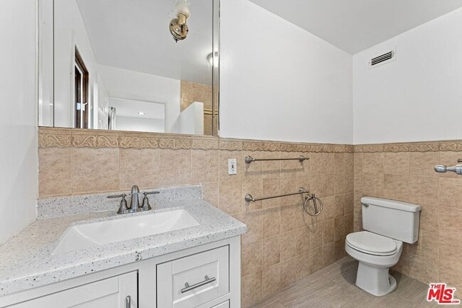 Building Photo - 15123 Greenleaf St