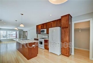 Building Photo - 2013 Bellefontaine St