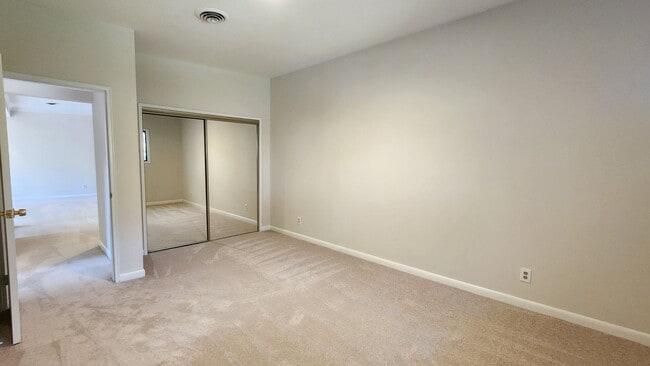 Building Photo - Affordable 2BR close to King St Metro