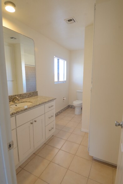 Building Photo - 5426 Mariposa Ave